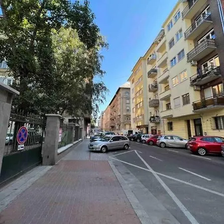 Balzac By Westend Mall With Balcony, Ac Apartment Budapest