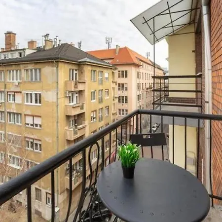 Balzac By Westend Mall With Balcony, Ac * Budapest