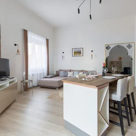 Swan In The Buda Castle Area 2br/balcony Appartement *