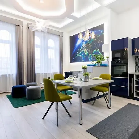 Grand & Luxurious In The Heart Of Budapest, 2br & 2bt *