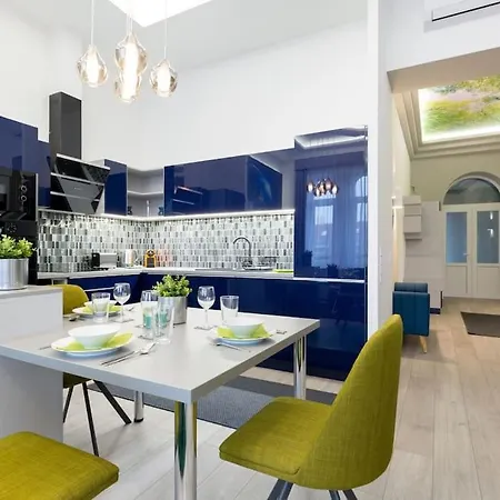 Grand & Luxurious In The Heart Of Budapest, 2br & 2bt *