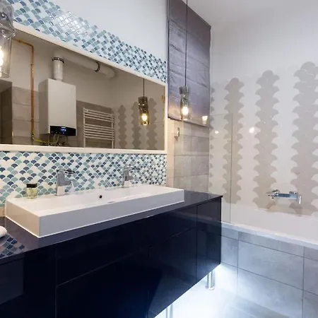 Grand & Luxurious In The Heart Of Budapest, 2br & 2bt Apartment