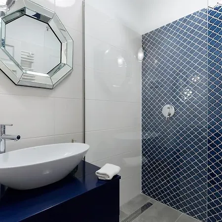 Grand & Luxurious In The Heart Of Budapest, 2br & 2bt *