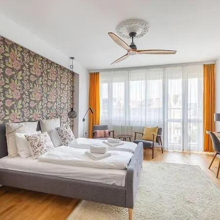 Cozy&stylish At The Eastern Railway St. W Balcony