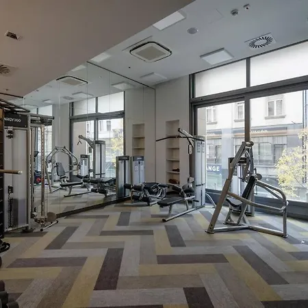 High-end W Gym/sauna/balcony/security Apartment