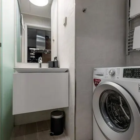 High-end W Gym/sauna/balcony/security Apartment