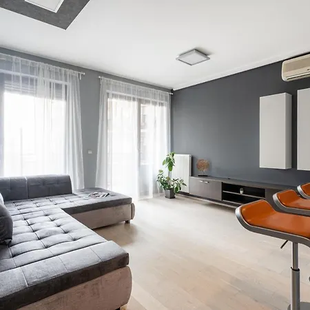 Urban Jungle Oasis King With Free Parking Appartamento Budapest