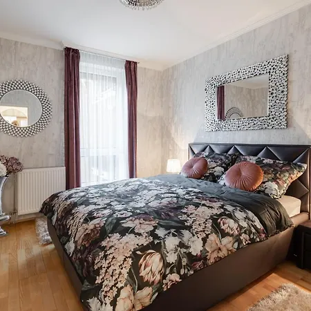 Beautiful Three Bedrooms With Free Parking Close To The Danube Coast Boedapest