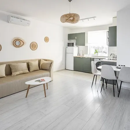 Corvin Plaza Apartments&suites 3*