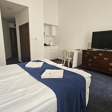 Opera16 Guestrooms Penzion *