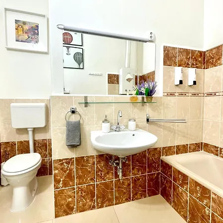 Big Cosy Near The Famous Westend City Center Apartment *