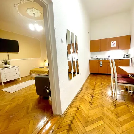 Big Cosy Near The Famous Westend City Center Apartment *