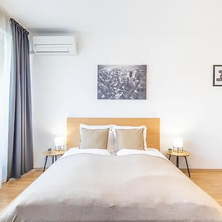 Apartment Lotus Origo With Garage Budapest