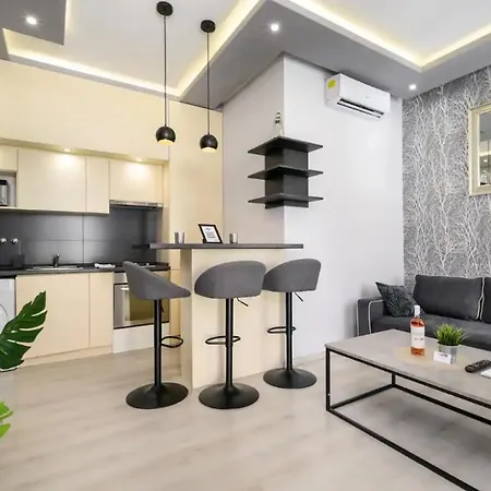 Cosy In Heart Of The -prime Location 아파트 *