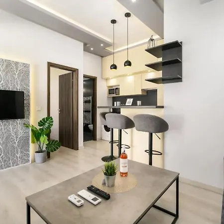 Cosy In Heart Of The -prime Location 아파트 *