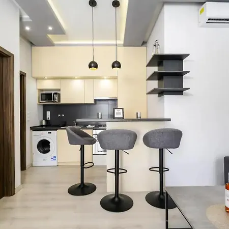 Cosy In Heart Of The -prime Location 아파트 *