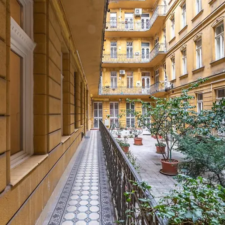 With Private Terrace - Near Gellert Thermal Bath Apartment Budapest