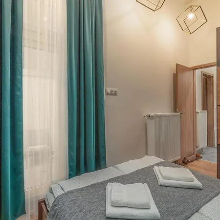 With Private Terrace - Near Gellert Thermal Bath Apartment
