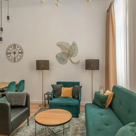 With Private Terrace - Near Gellert Thermal Bath Apartment