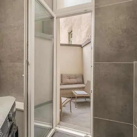Apartment With Private Terrace - Near Gellert Thermal Bath Budapest