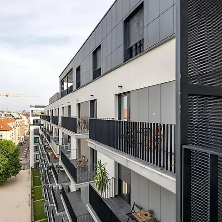 Marone 209 ~ Ac/balcony/indoor Parking * Budapest