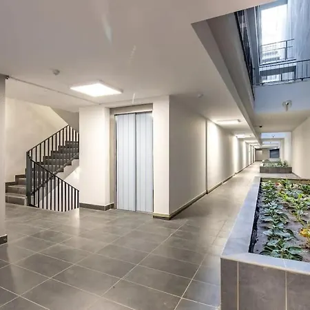 Marone 209 ~ Ac/balcony/indoor Parking Budapest