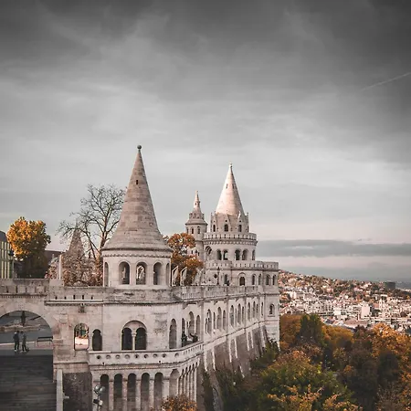 Scenic By Buda Castle Boedapest