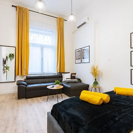 Holidays Operart Apartament *