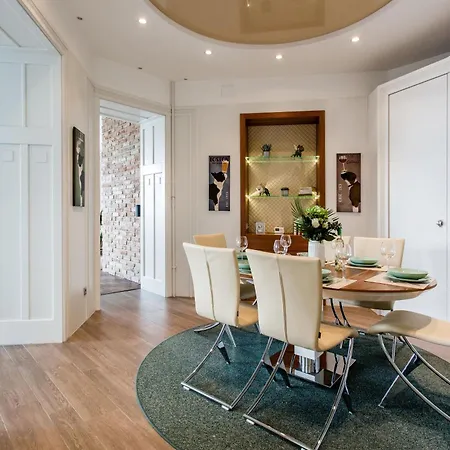 Luxurious Danubeside For 6 Apartment *