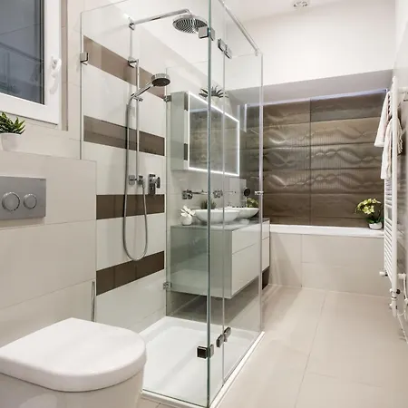 Luxurious Danubeside For 6 * Budapest
