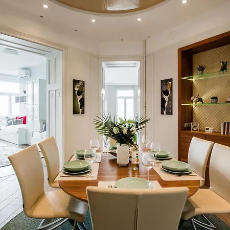 Apartment Luxurious Danubeside For 6