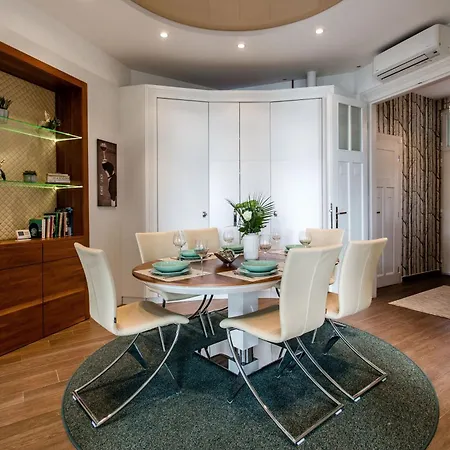 Luxurious Danubeside For 6 Apartment Budapest