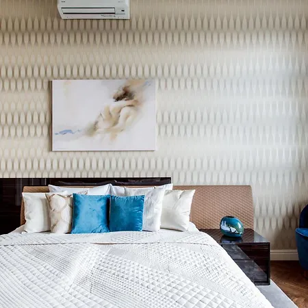 Luxurious Danubeside For 6 Budapest
