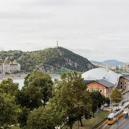 Luxurious Danubeside For 6 Apartment Budapest