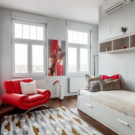 Luxurious Danubeside For 6 Budapest