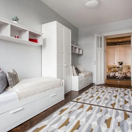 Luxurious Danubeside For 6 Apartment