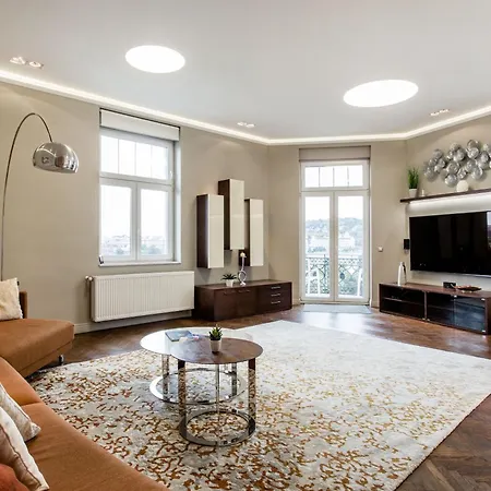 Luxurious Danubeside For 6 Apartment *