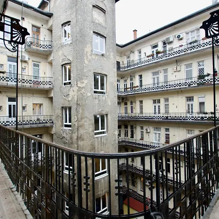 Standard By Hi5- Kiraly 82 * Budapešť