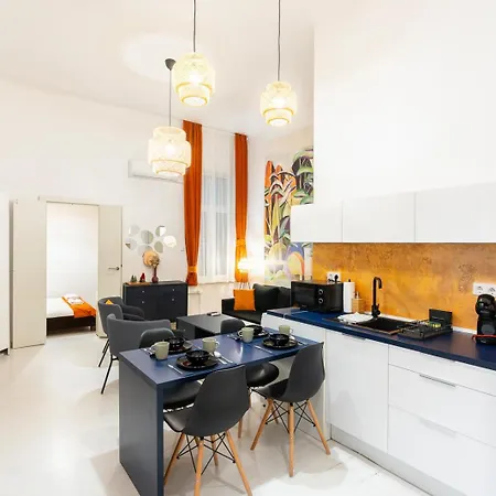 Modern Uniquely Designed Flat Andrassy Avenue And Oktogon Square Apartament Budapesta