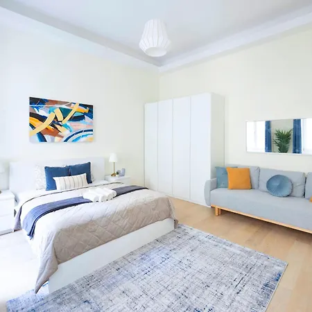 Exclusive & Spacious W/ 4bedrm 2bathrm Apartment Budapest