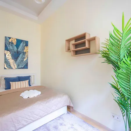 Exclusive & Spacious W/ 4bedrm 2bathrm Apartment