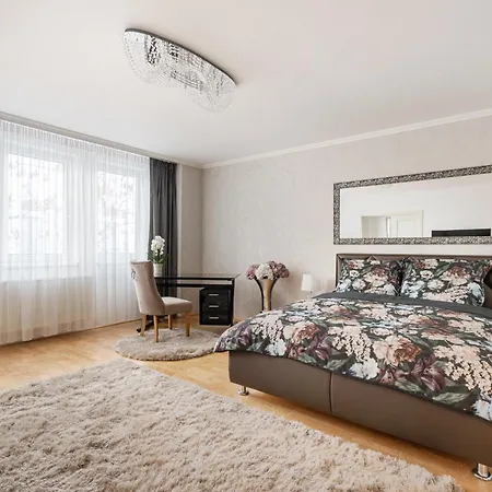 Appartement Beautiful Three Bedrooms With Free Parking Close To The Danube Coast