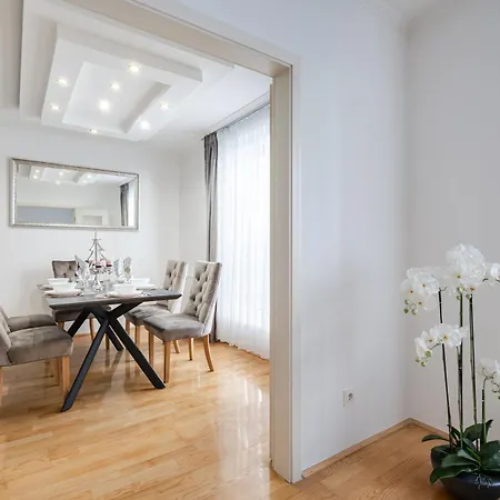 Beautiful Three Bedrooms With Free Parking Close To The Danube Coast Appartement Boedapest