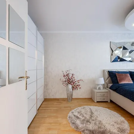 Beautiful Three Bedrooms With Free Parking Close To The Danube Coast Appartement Boedapest