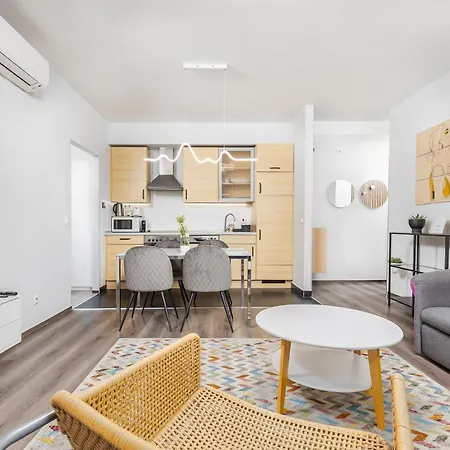 Apartment Venus - King Street V - Balcony *