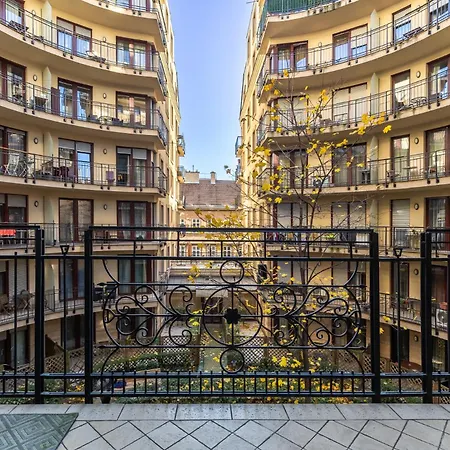 Venus - King Street V - Balcony Apartment *