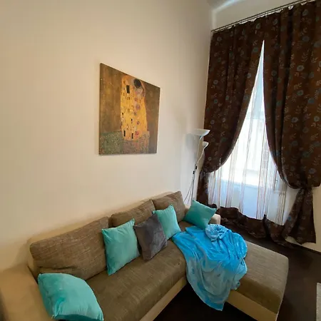 Location In The Heart Of The City, 2 Bedrooms, 2 Bathrooms Apartment Budapest