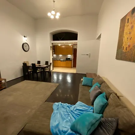 Location In The Heart Of The City, 2 Bedrooms, 2 Bathrooms Budapest