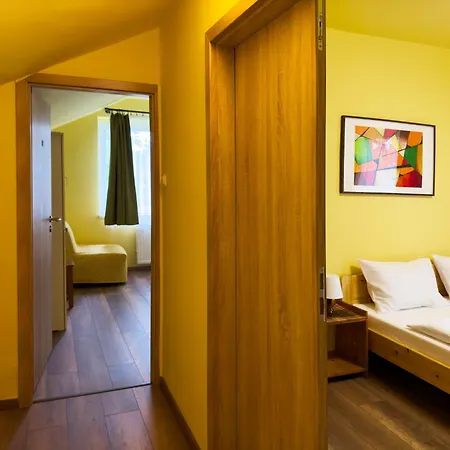 Irisz Panzio Pensionat 3*