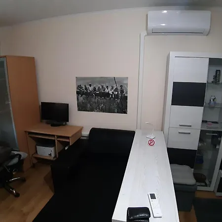Apartment Apartment *